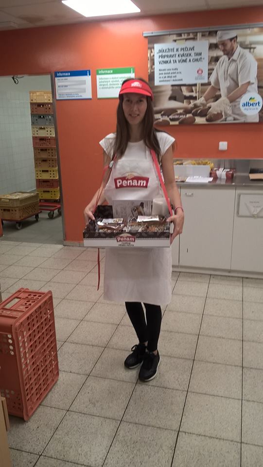 Promotérky na ochutnávku pečiva Penam Pardubice